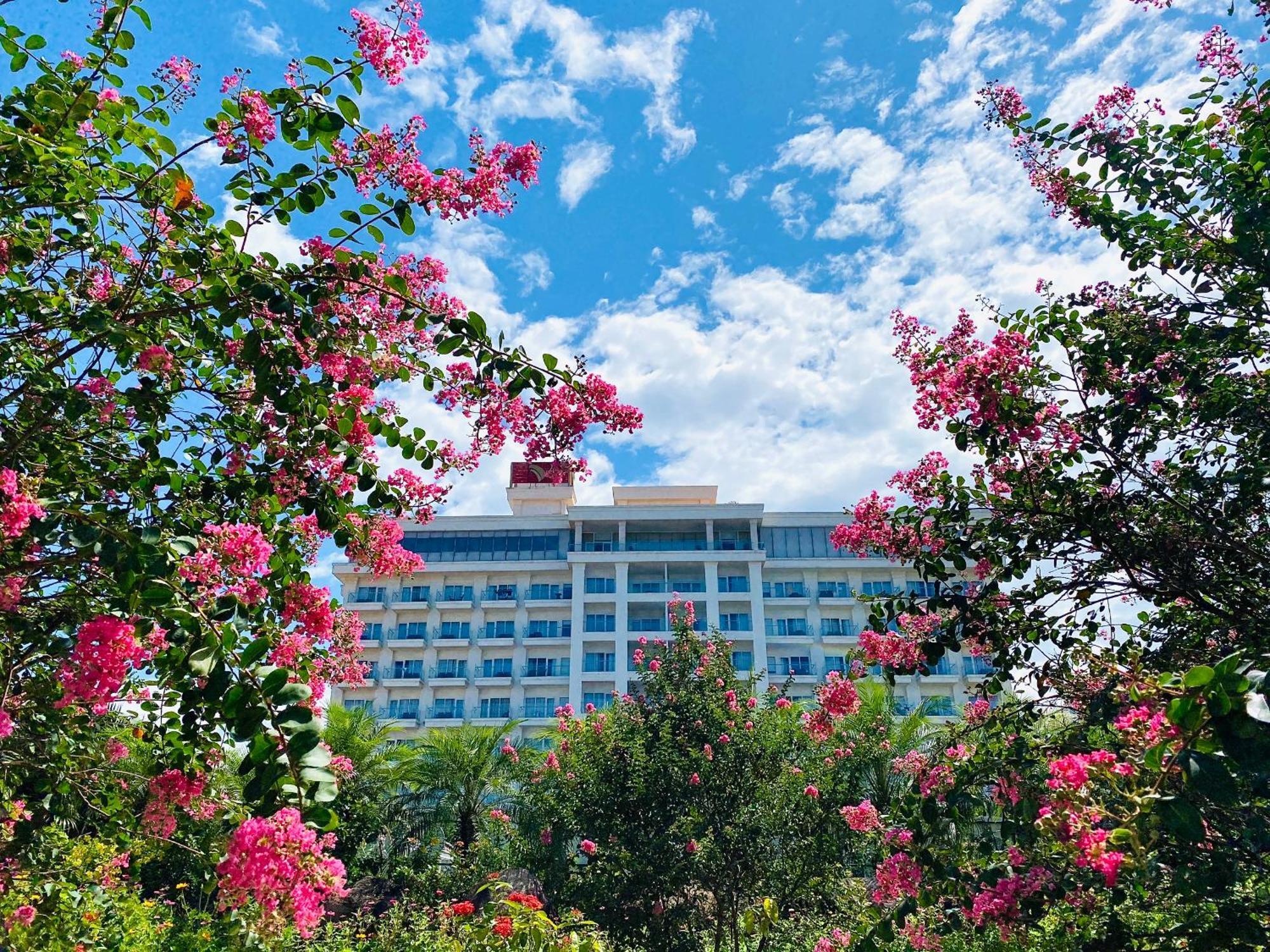 Gold Coast Hotel Resort & Spa Dong Hoi Exterior photo