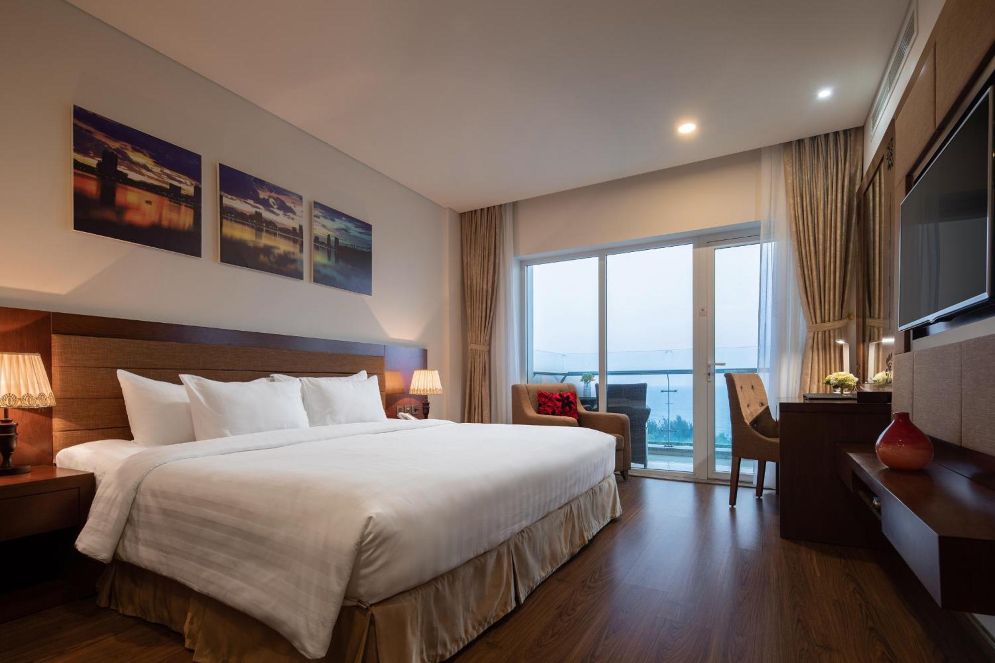 Gold Coast Hotel Resort & Spa Dong Hoi Exterior photo
